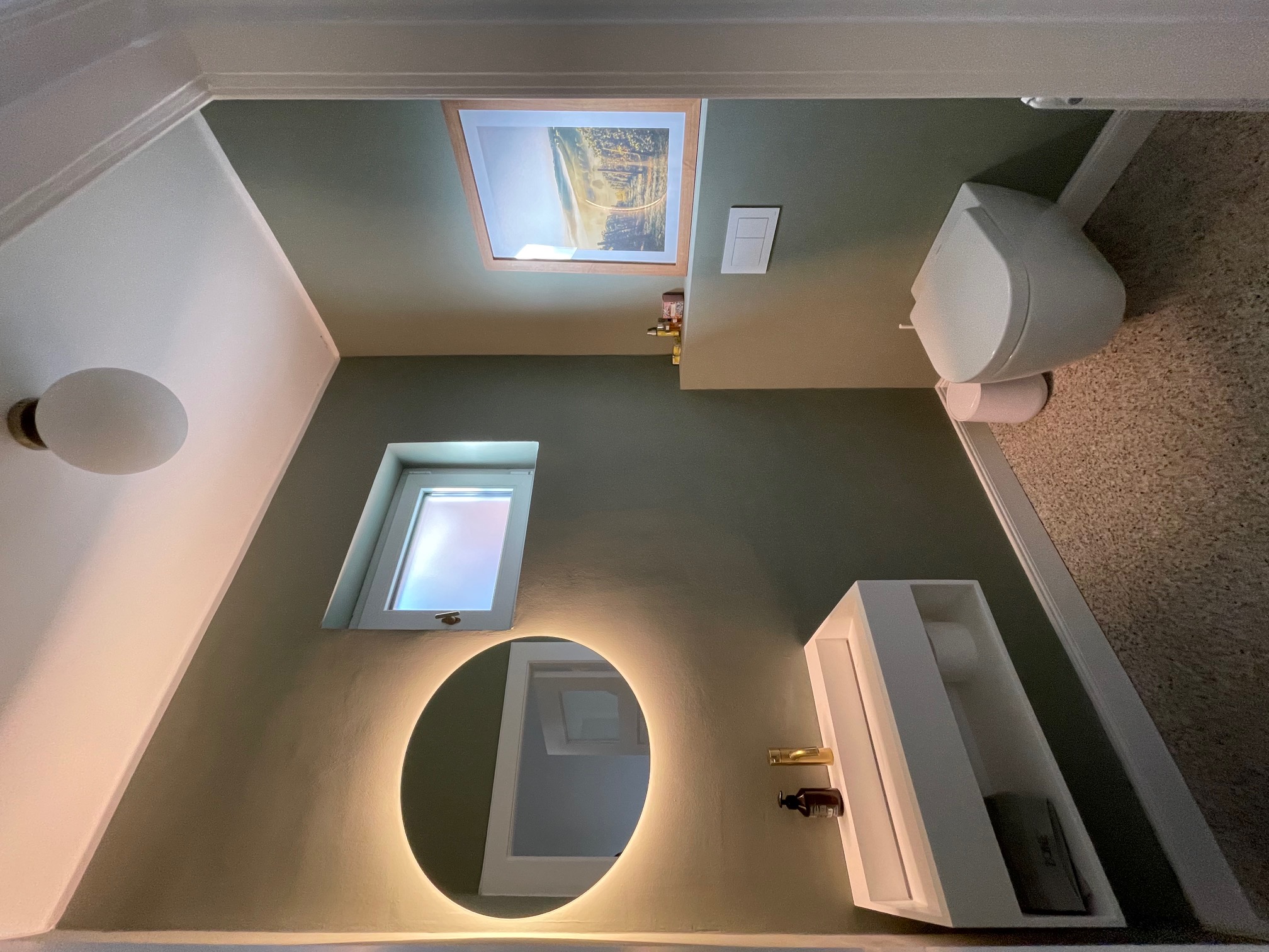 Das G&auml;ste-WC nach der Sanierung mit einem edlen Terrazzobelag