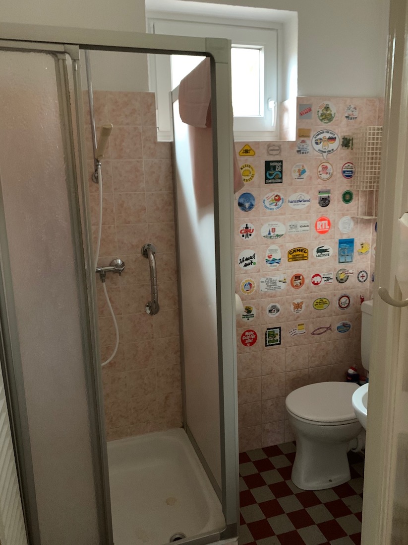 Das alte G&auml;ste-WC mit Dusche